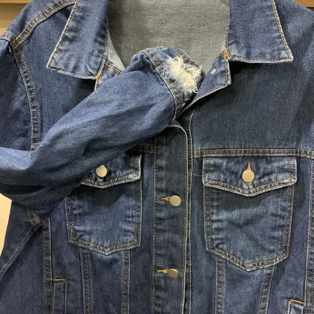 Denim distressed Jacket Women’s Sz 1X Button down 6-Pocket Classic For all Ages - Picture 6 of 9
